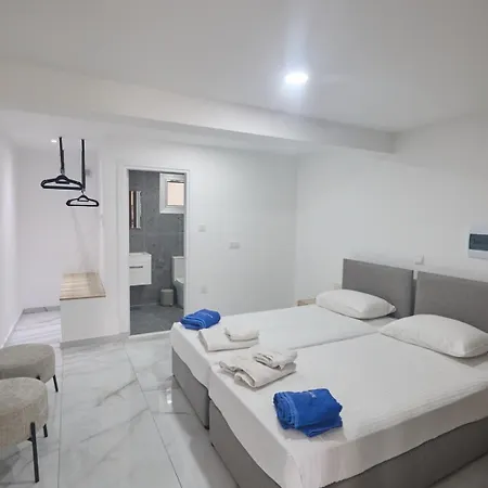 Gold Emerging Ltd 5 *